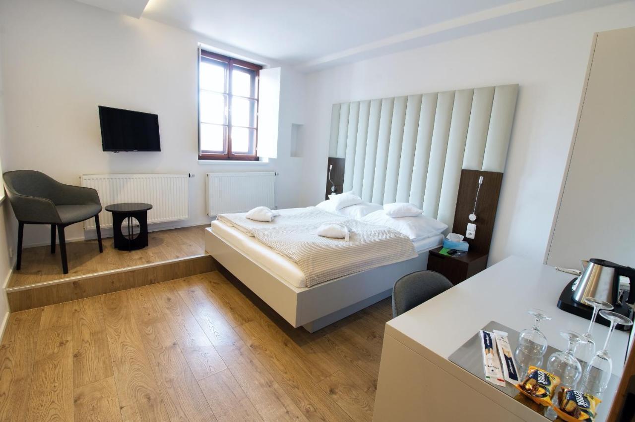 Hotel 100 Pardubice Zewnętrze zdjęcie