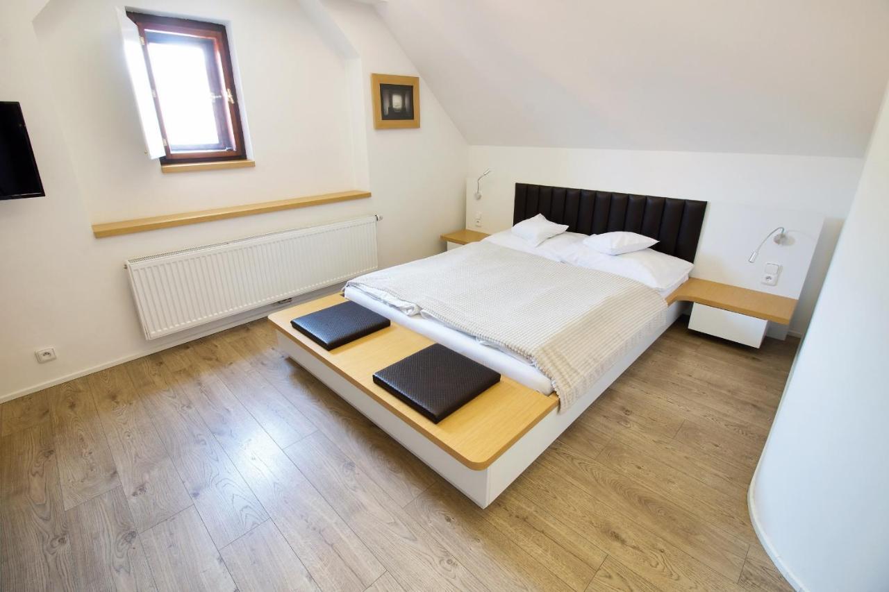 Hotel 100 Pardubice Zewnętrze zdjęcie