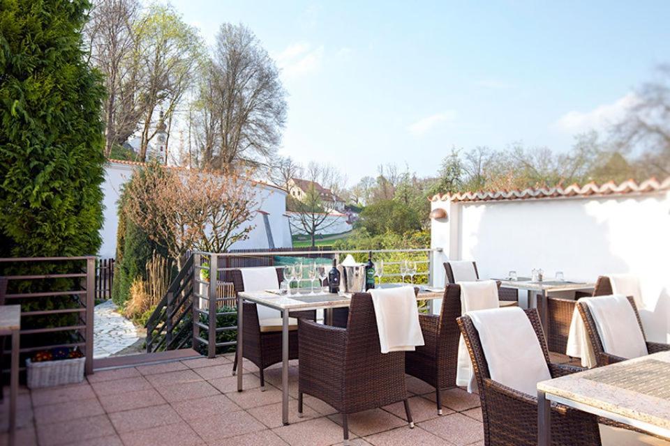 Hotel 100 Pardubice Zewnętrze zdjęcie