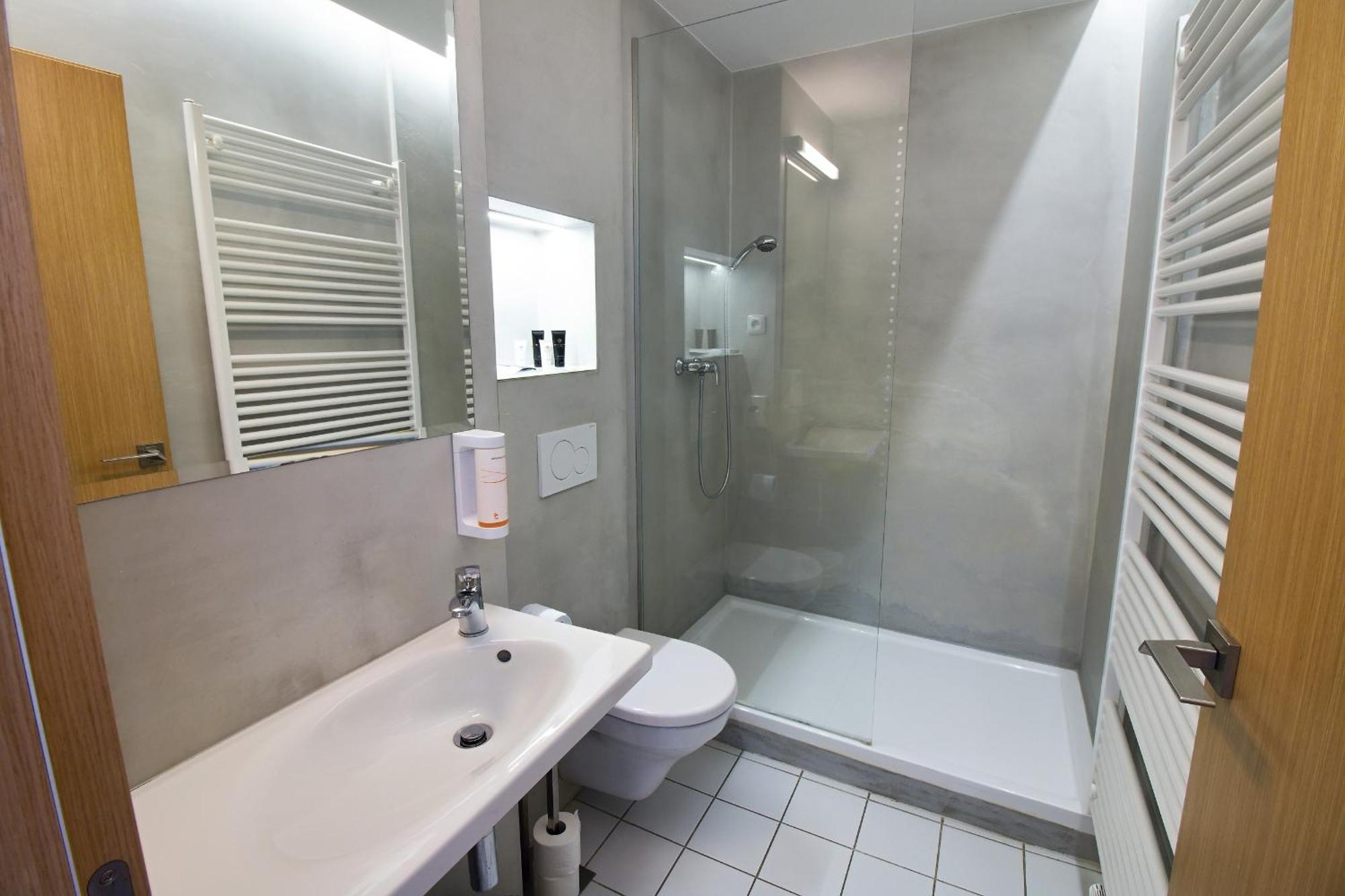 Hotel 100 Pardubice Zewnętrze zdjęcie