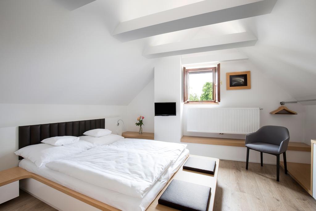 Hotel 100 Pardubice Zewnętrze zdjęcie
