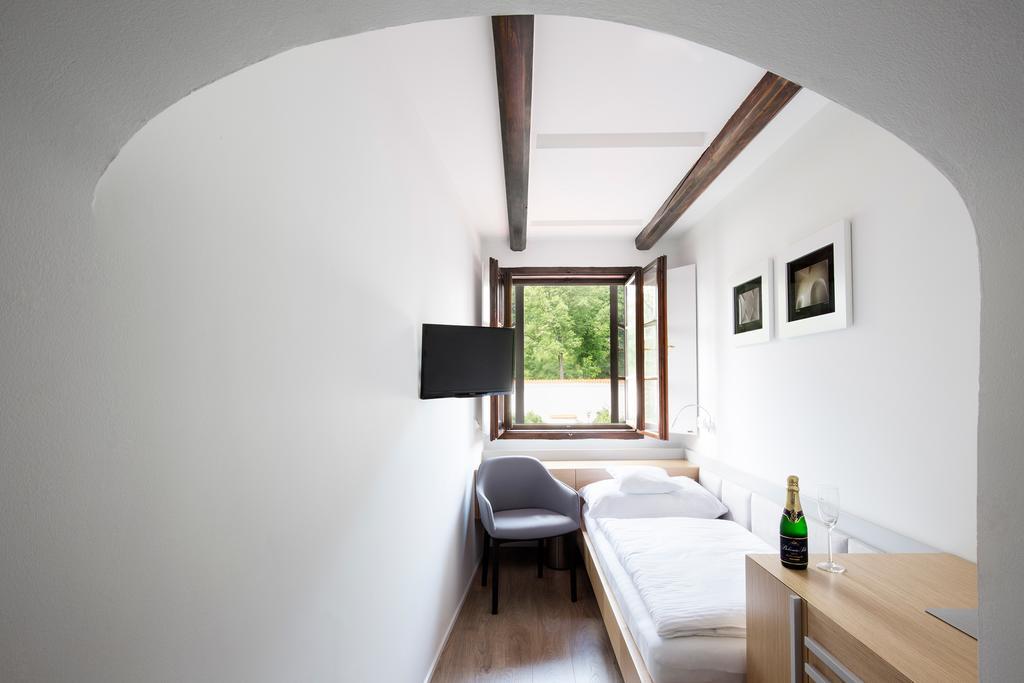 Hotel 100 Pardubice Pokój zdjęcie